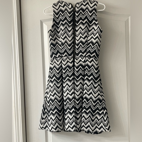 🐦🪺Dress . size 2 - Picture 7 of 7